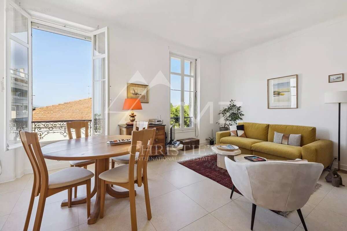 Appartement à LE CANNET