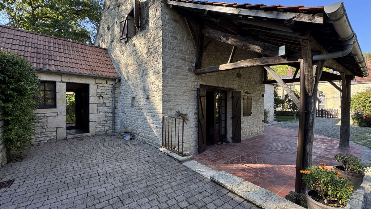 Maison à JOUX-LA-VILLE