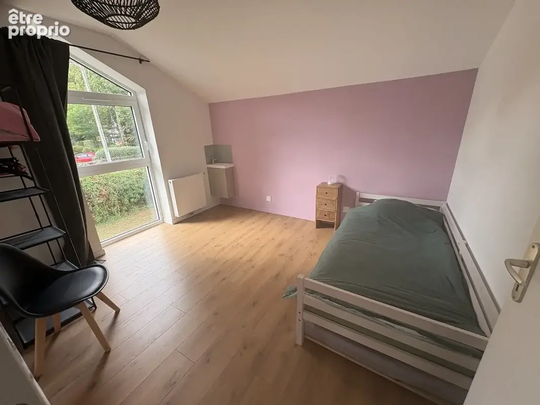Bâtie sur 550 m2 dans un secteur calme, jolie villa récente de 4ch et 2 sdb - photo 11