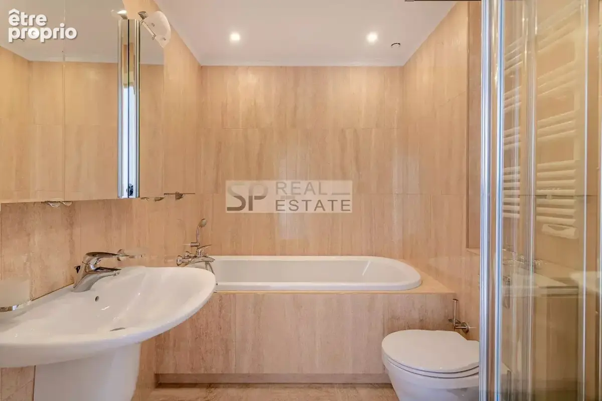 Cannes palm beach - vue mer -  grand 2 pieces - photo 8
