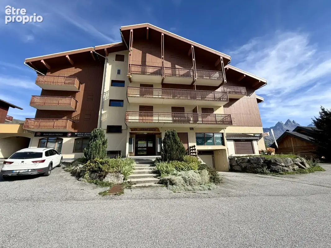 Dans une résidence au pied des pistes de ski et des commerces, venez découvrir ce bel appartement de 34m2, - photo 16