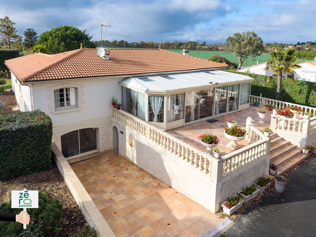 Maison à LES MAGNILS-REIGNIERS