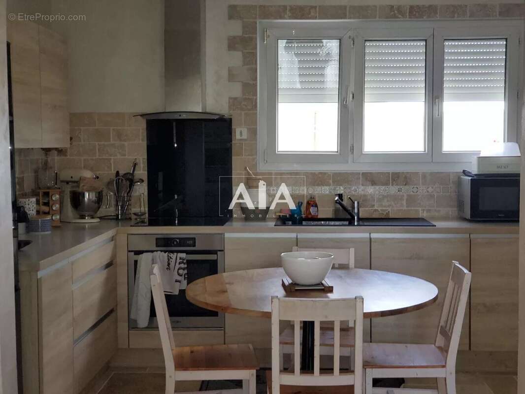 Maison à LES ADJOTS
