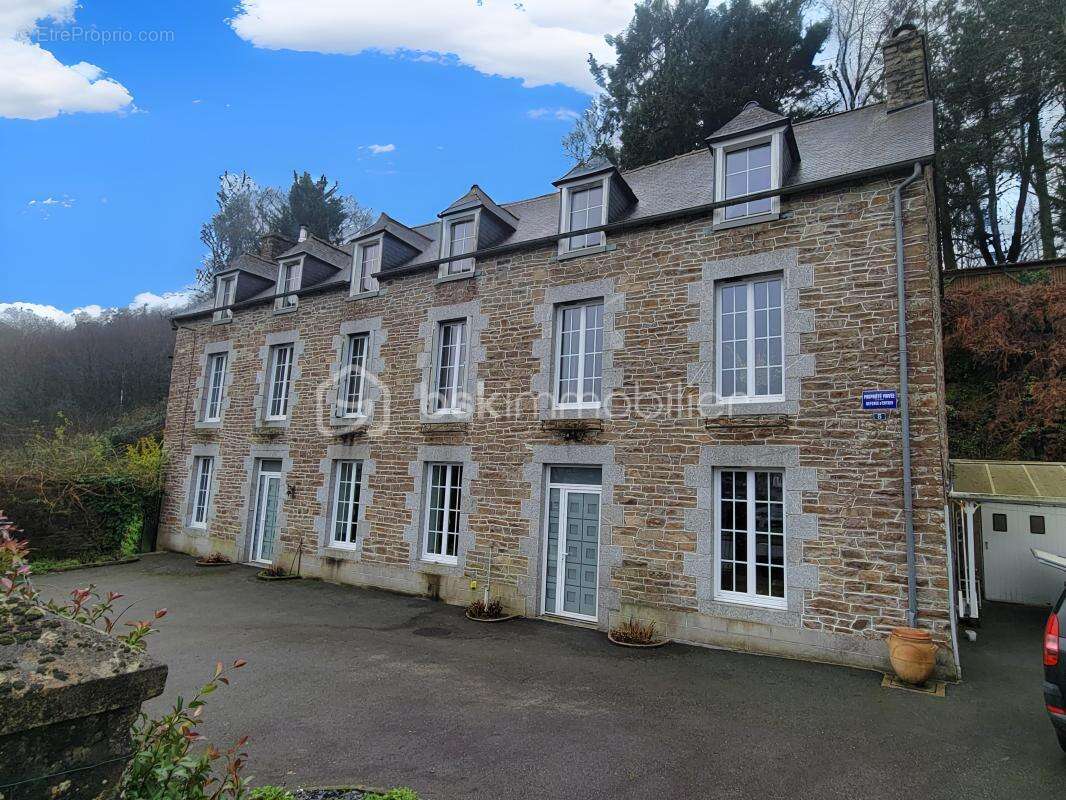 Maison à PLOUGUENAST