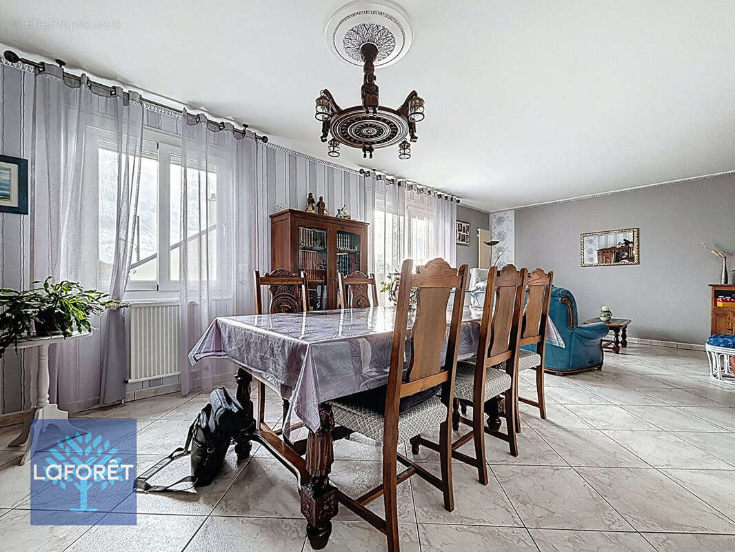 Maison à FOUGEROLLES-DU-PLESSIS