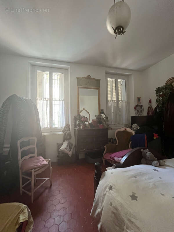 Appartement à MARSEILLE-4E