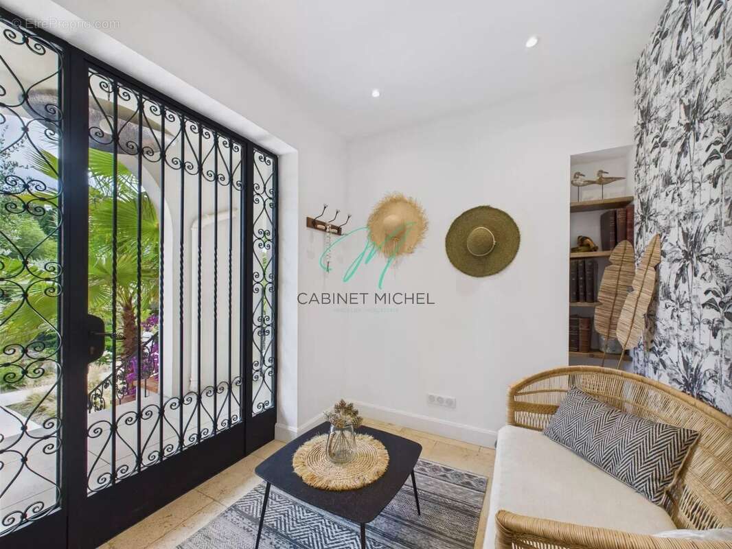 Maison à ROQUEFORT-LES-PINS