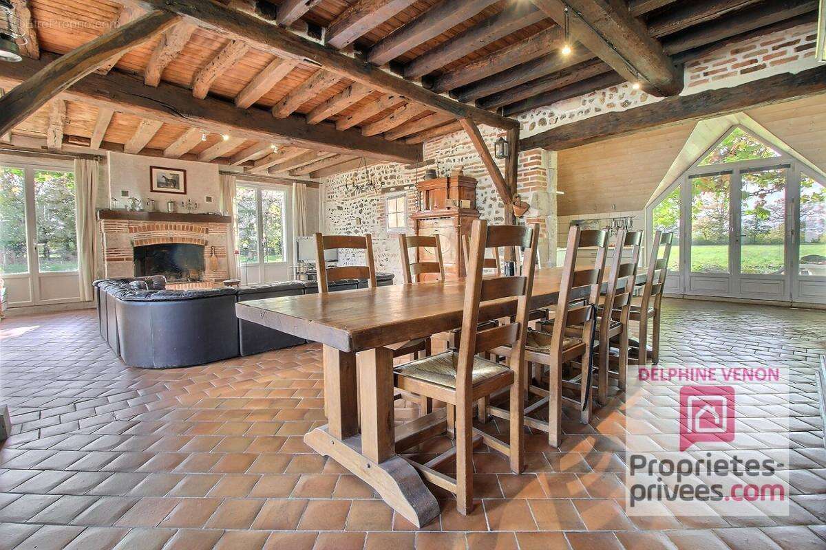Exclusivité - Propriété avec beaucoup de cachet proche de Tigy ; Longère, Ecuries, piste d'entrainement, prés, bois et plan d'ea - photo 4