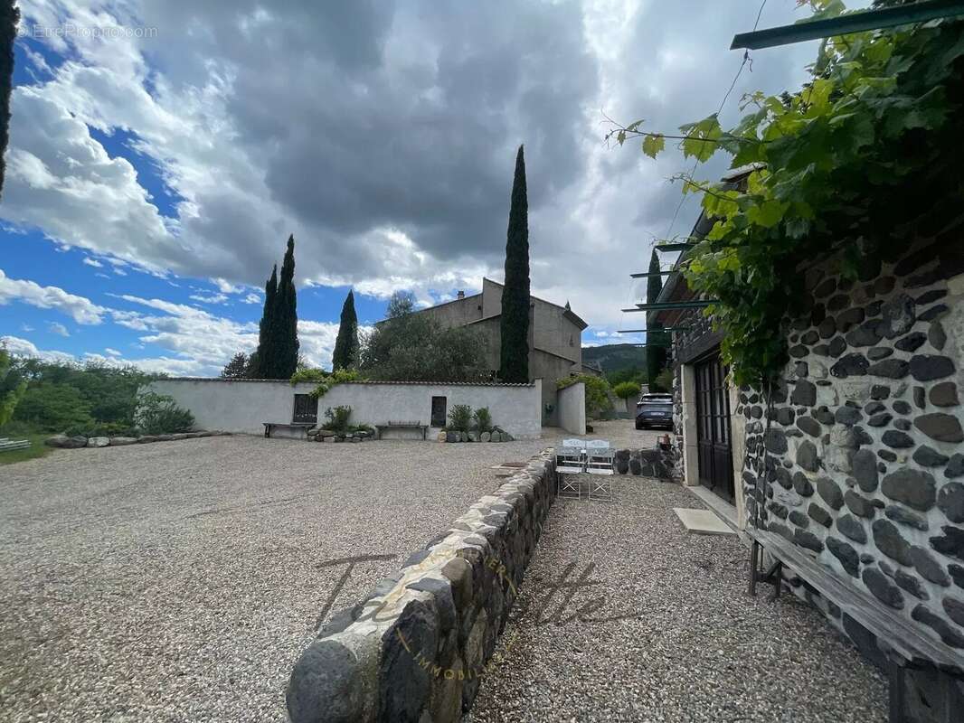 Maison à ALBA-LA-ROMAINE