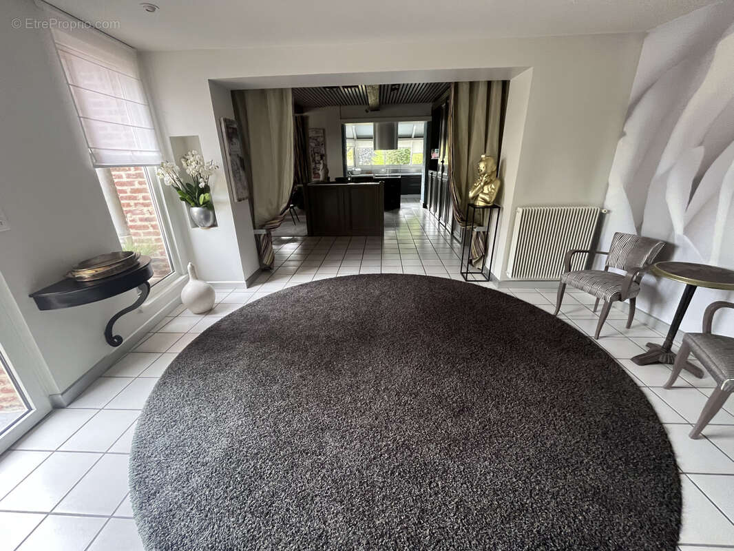 Proche ARRAS - Propriété de 392m2 habitables entièrement rénovée - photo 4