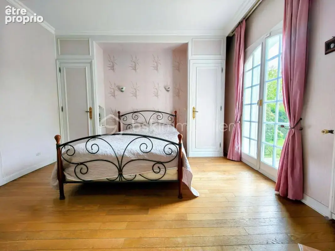 Maison familiale 5 ch av sous-sol, jardin clos arboré et parking - photo 14