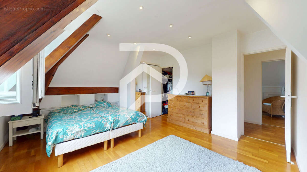 RARE - Coeur de Marly-le-Roi maison familiale de 6 chambres avec double séjour, jardin, garage - photo 13