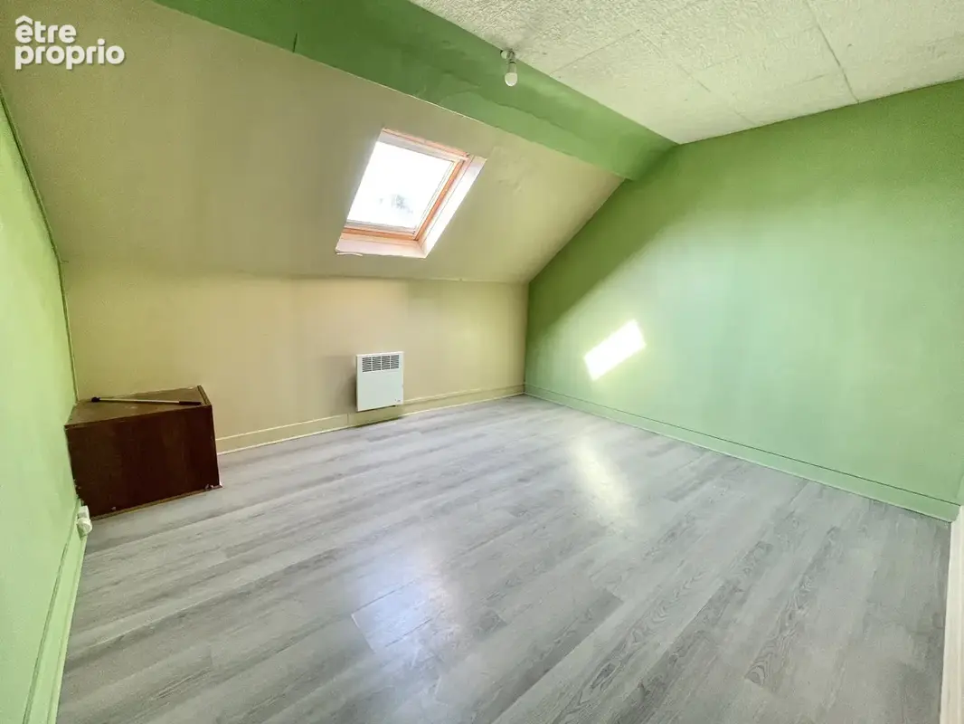 maison de 105 m2 à rénover - fort potentiel - photo 14