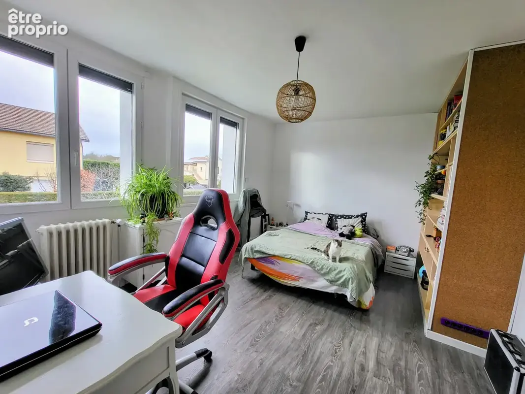 Maison familiale rénovée avec terrain arboré dans un secteur recherché de Polignac - photo 14