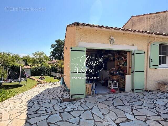 Villa à rénover avec piscine & garage à vendre aux arcs - photo 4