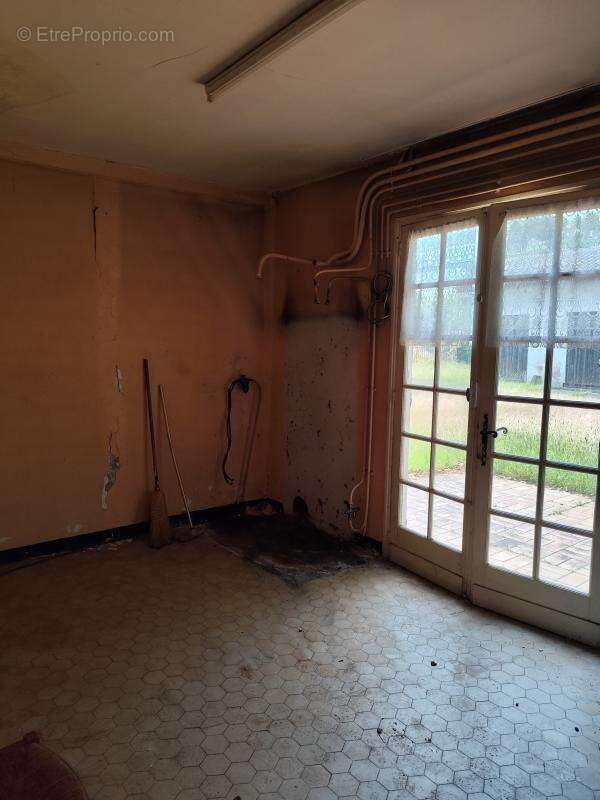 Commerce à SAINT-JULIEN-EN-BORN