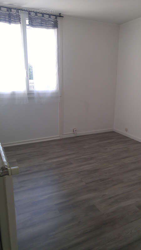 Appartement à BAGNOLS-SUR-CEZE