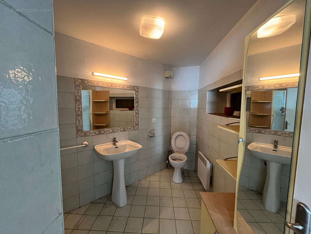 Bourg Hyper centre A vendre Appartement  1 pièce(s) studio 33m2 - photo 2