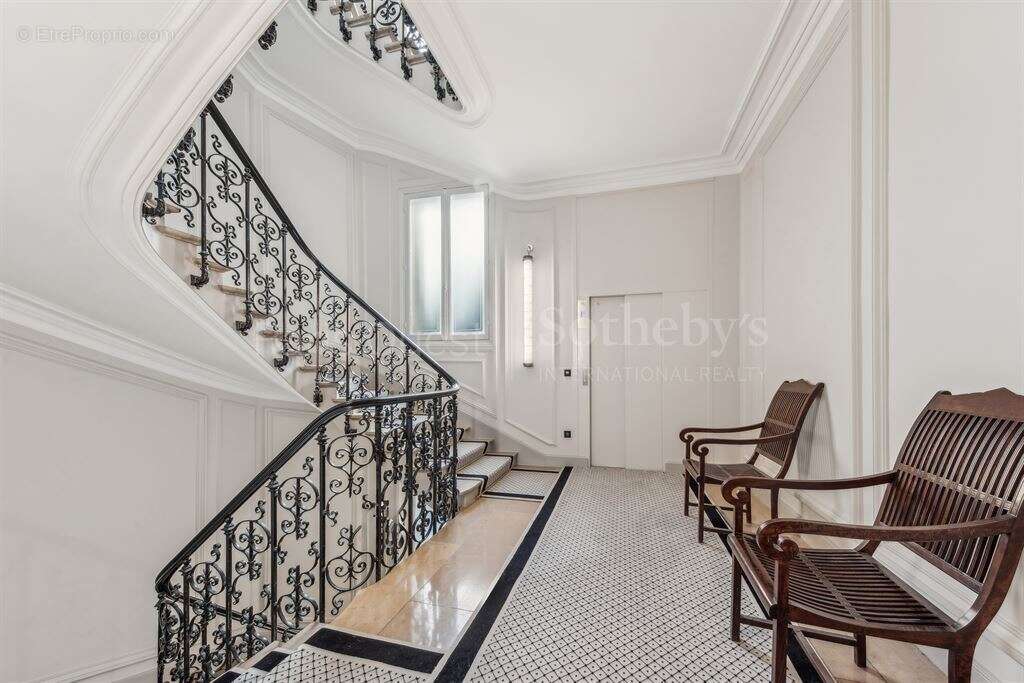 Appartement à PARIS-16E