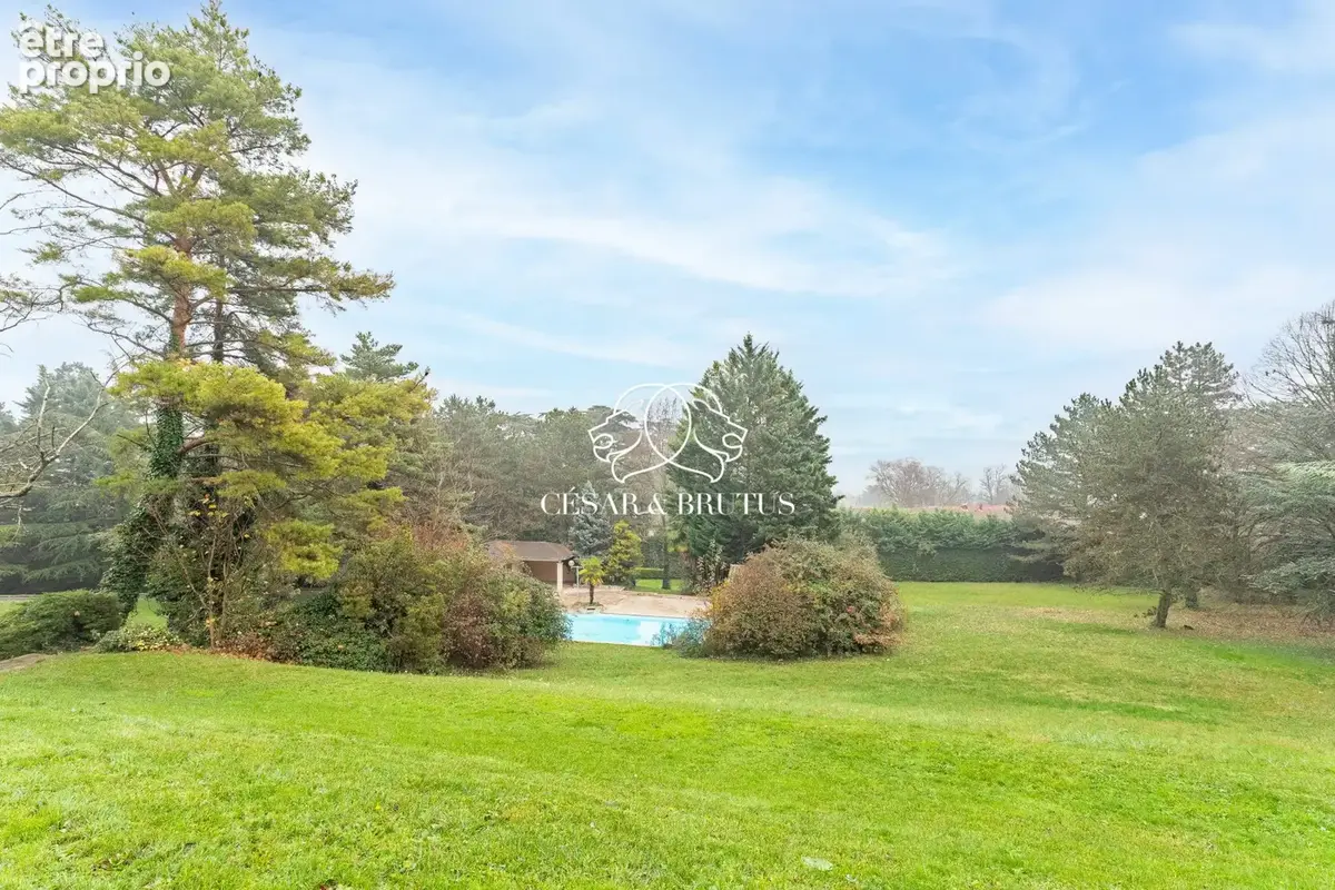 Maison 355 m² à Collonges-Au-Mont-D'or  - photo 1