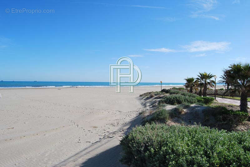 A vendre - appartement 26m2 centre villa NARBONNE PLAGE - photo 2