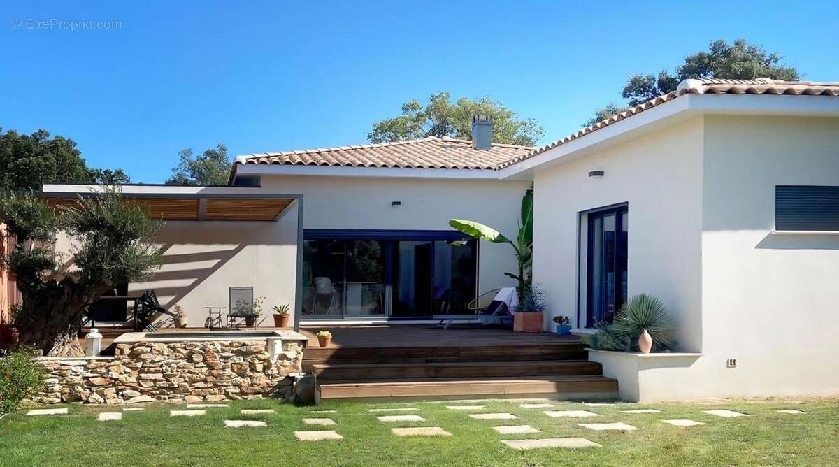 Terrain à VILLENEUVE-LES-AVIGNON