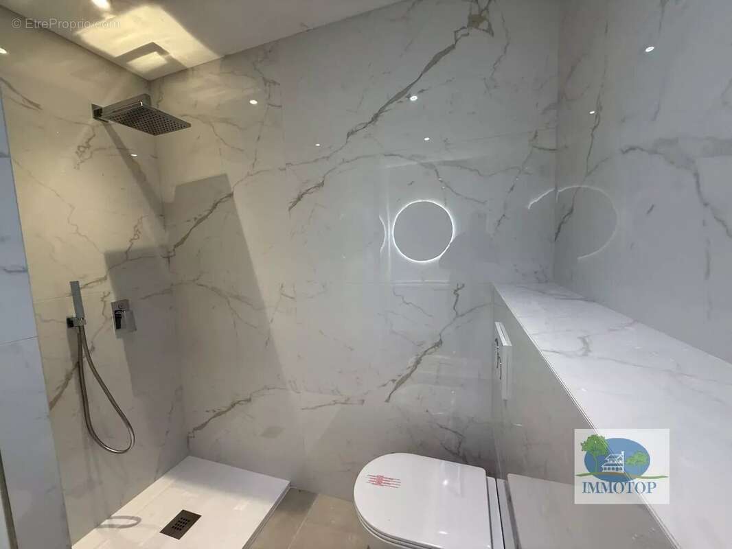 Appartement à ROQUEBRUNE-CAP-MARTIN