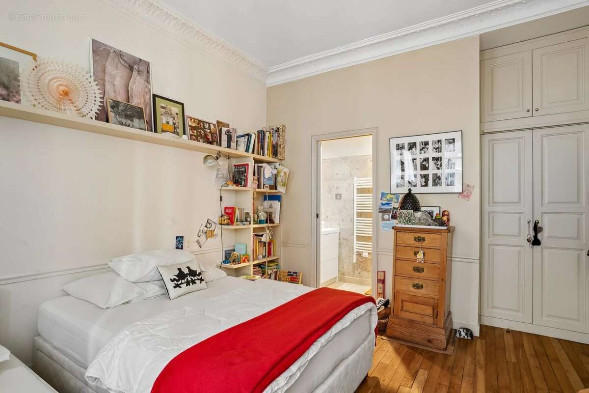Appartement à PARIS-7E