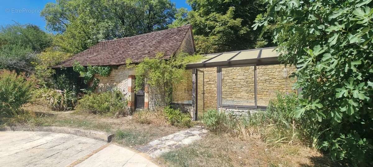 Maison de maître avec piscine et dépendances - photo 23
