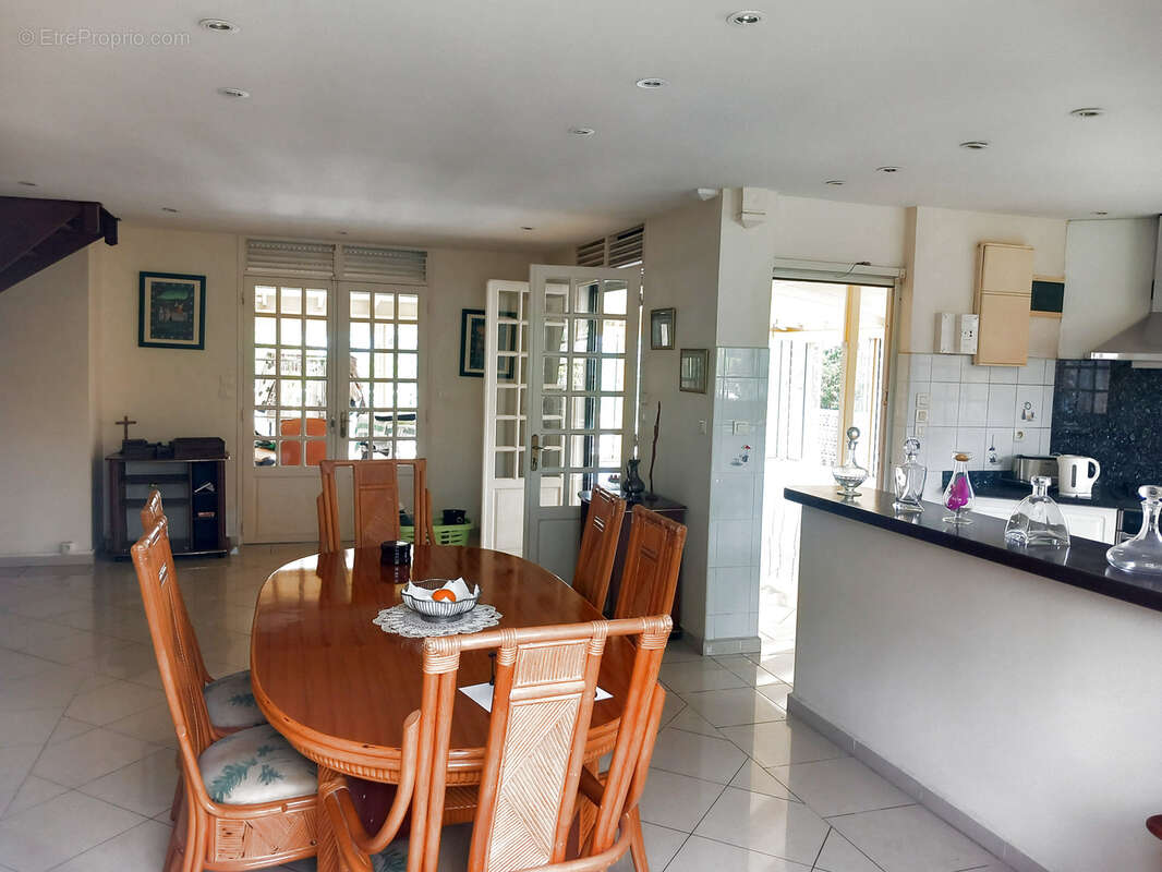 Maison à BAIE-MAHAULT