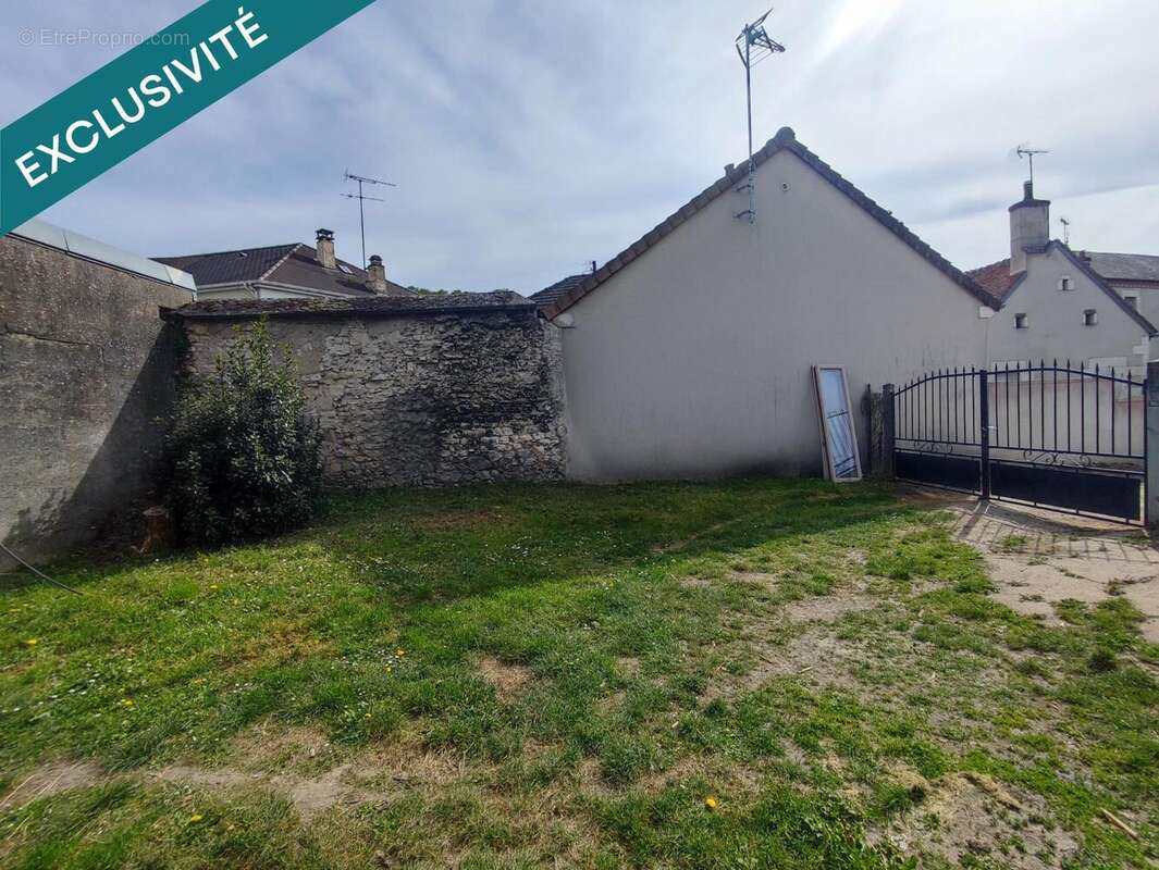 Photo 8 - Commerce à SAINT-SATUR