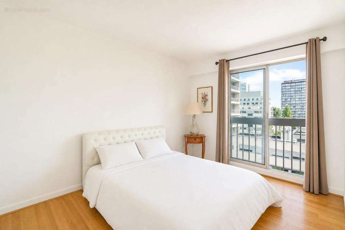 Appartement à COURBEVOIE