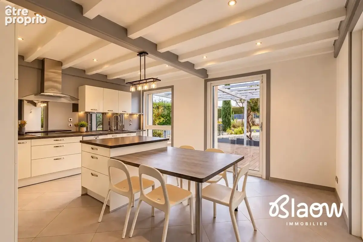 Maison 8 pièces 205 m² à vendre à Genilac (42800) - photo 3