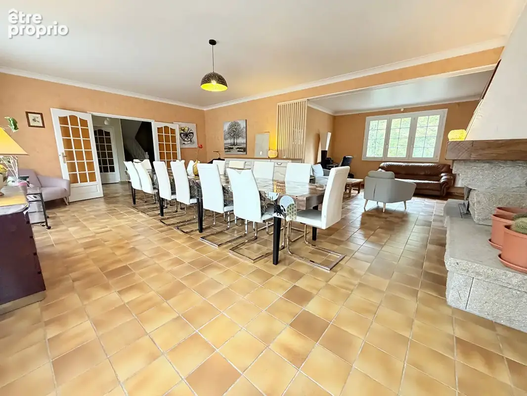 Superbe pavillon de maçon lumineux de 370 m² - terrain de 3 680 m² - activité de chambres d'hôtes ! - photo 2