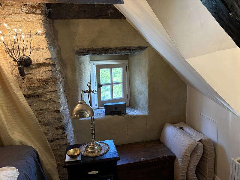 Maison à SEGUR-LE-CHATEAU
