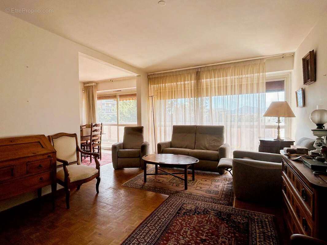 Appartement à MARSEILLE-6E