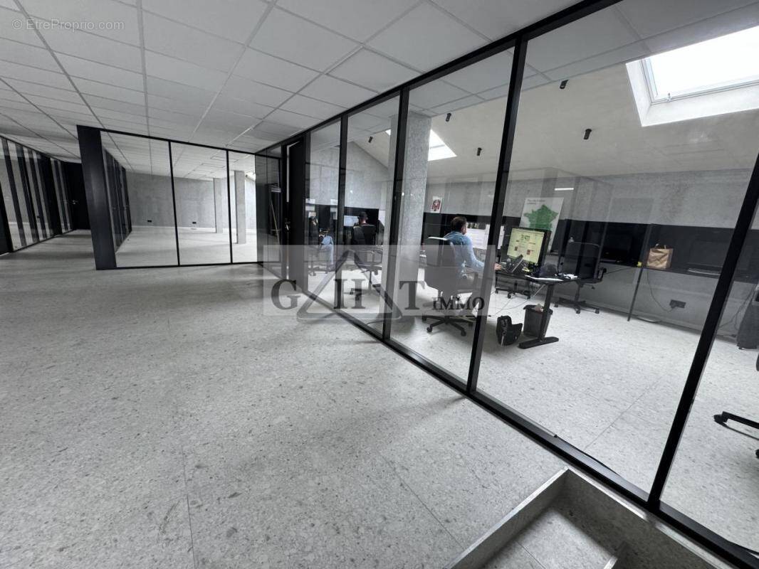 A vendre Locaux d'activités 617m2 - photo 3
