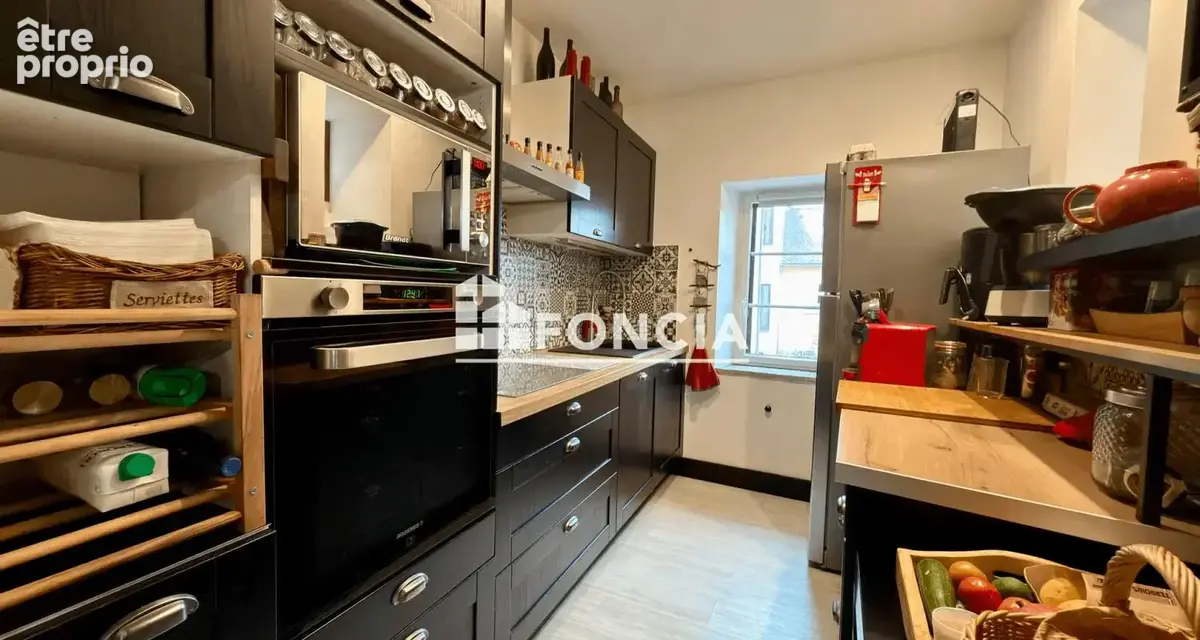  Maison de caractère du XVIᵉ siècle – 200 m² – Terrasse – Garage – Emplacement d’exception sur la place des Arcades à Sauveterre - photo 8