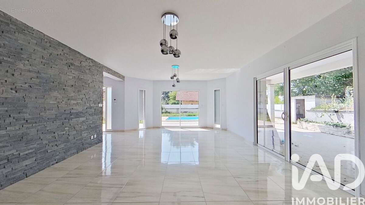 Photo 2 - Maison à SAINT-CLAIR-DE-LA-TOUR