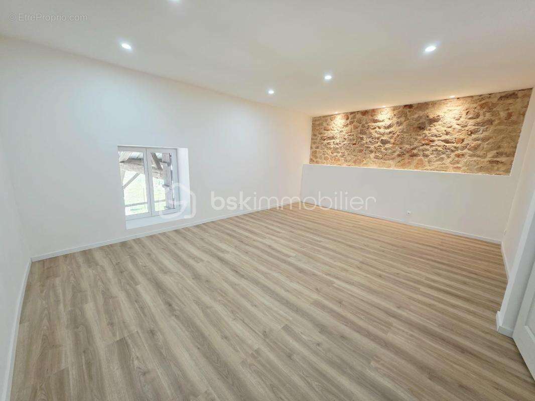  Maison de campagne rénovée – 345 m² – Vaux-Villaine (08) - photo 19