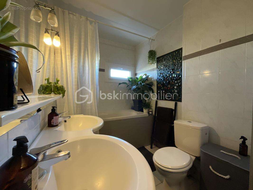 Appartement à FRESNES