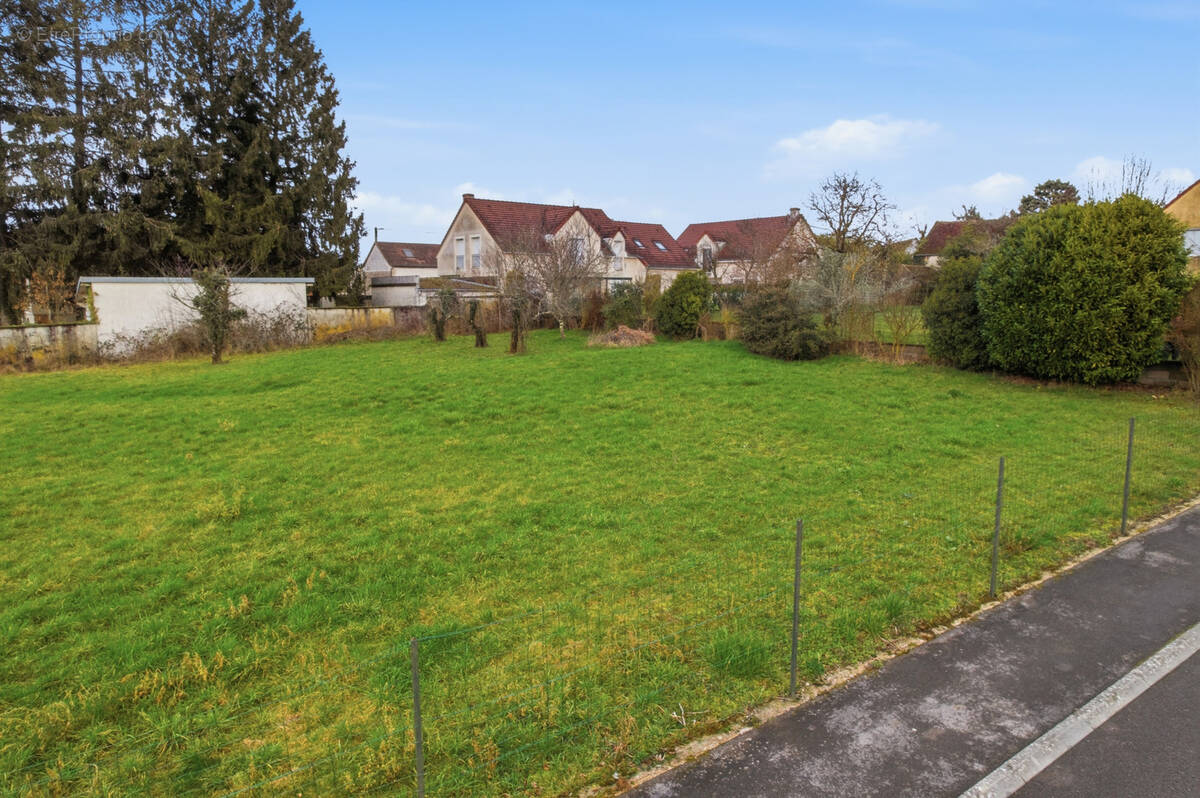 Terrain à SAULON-LA-RUE