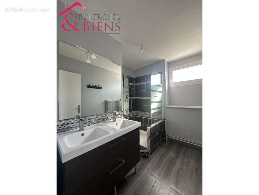 Maison à EQUEURDREVILLE-HAINNEVILLE