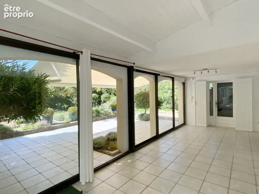 Charmante maison avec terrain arboré et piscine  à Uzès. - photo 7