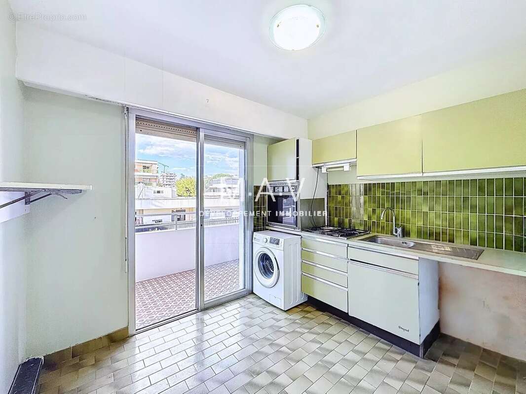 Appartement à SAINT-LAURENT-DU-VAR