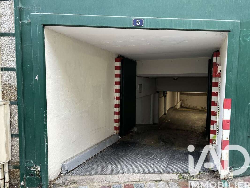 Photo 2 - Parking à PARIS-20E
