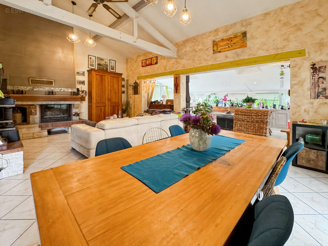 Maison à PAREMPUYRE