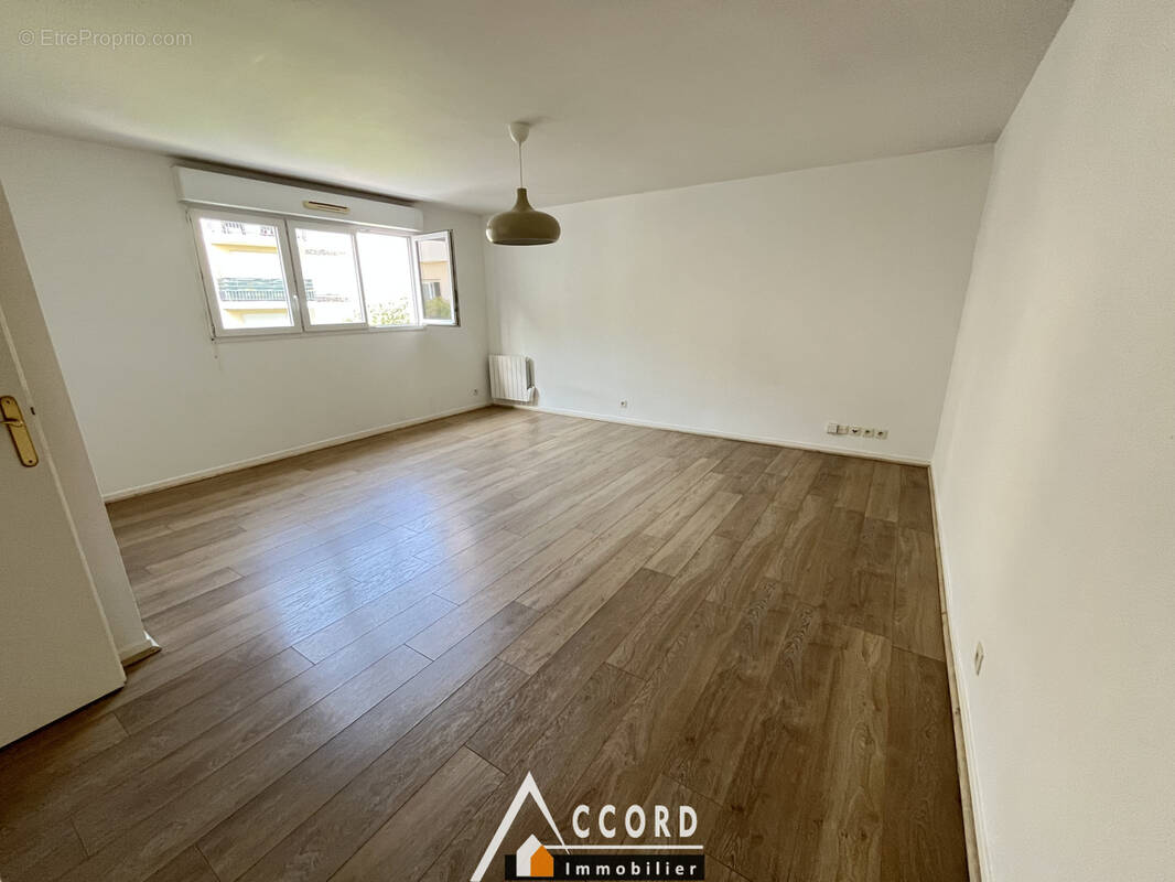 Appartement à SARTROUVILLE