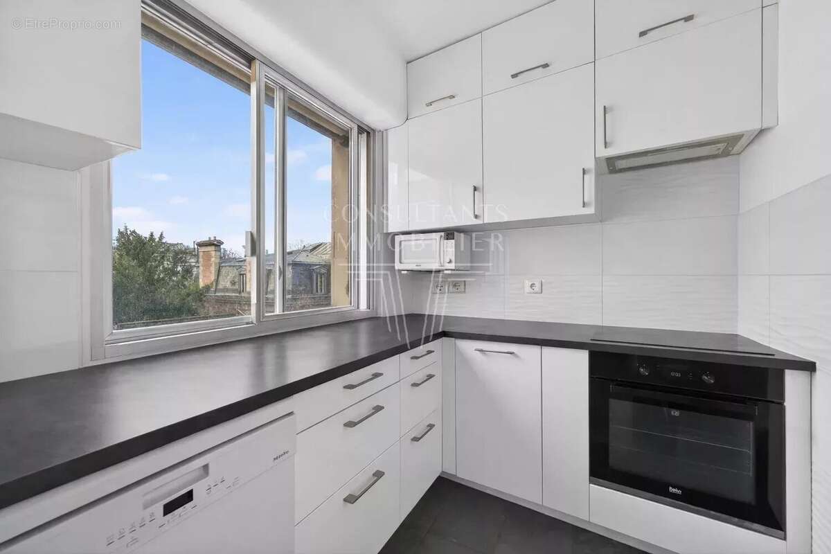 Appartement à NEUILLY-SUR-SEINE