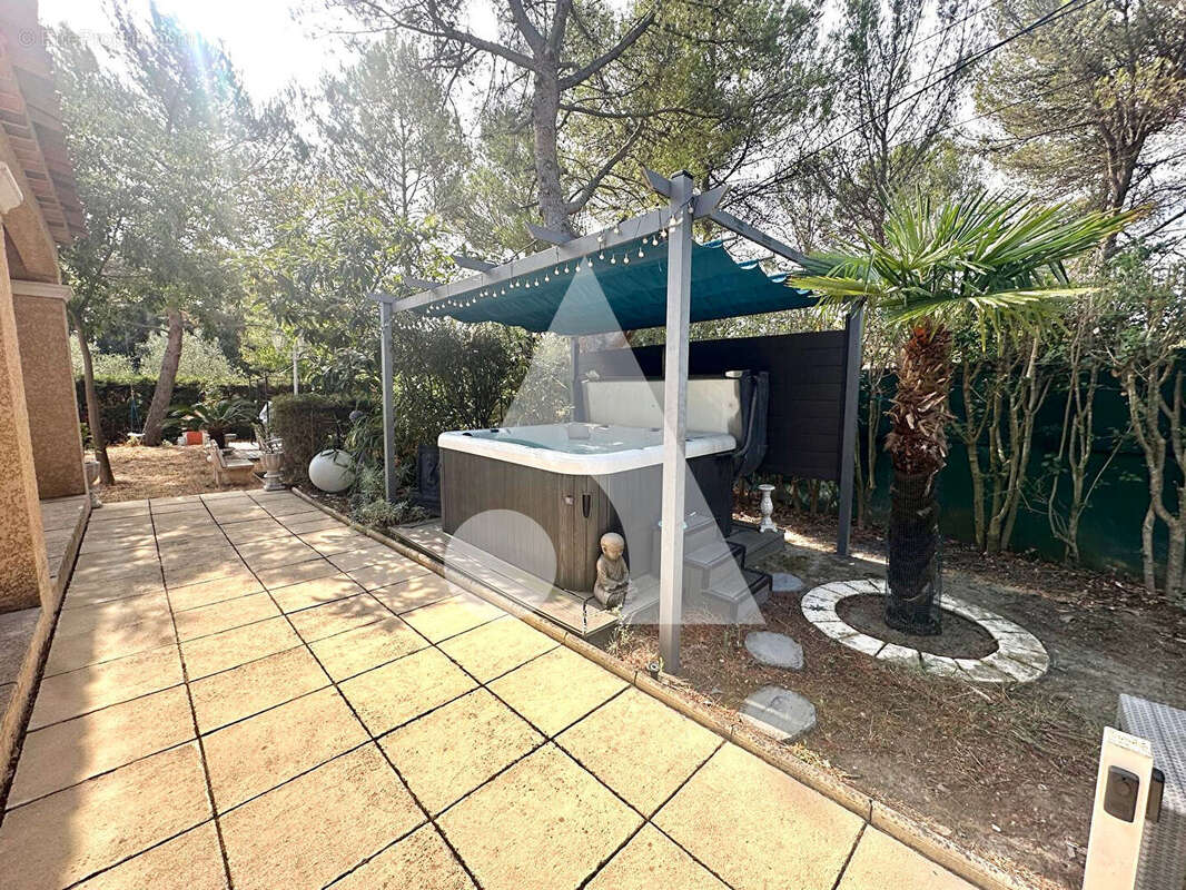 Maison à LA TOUR-D&#039;AIGUES